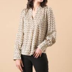 NWT Banana Republic Women’s Feminine Blouse in medium